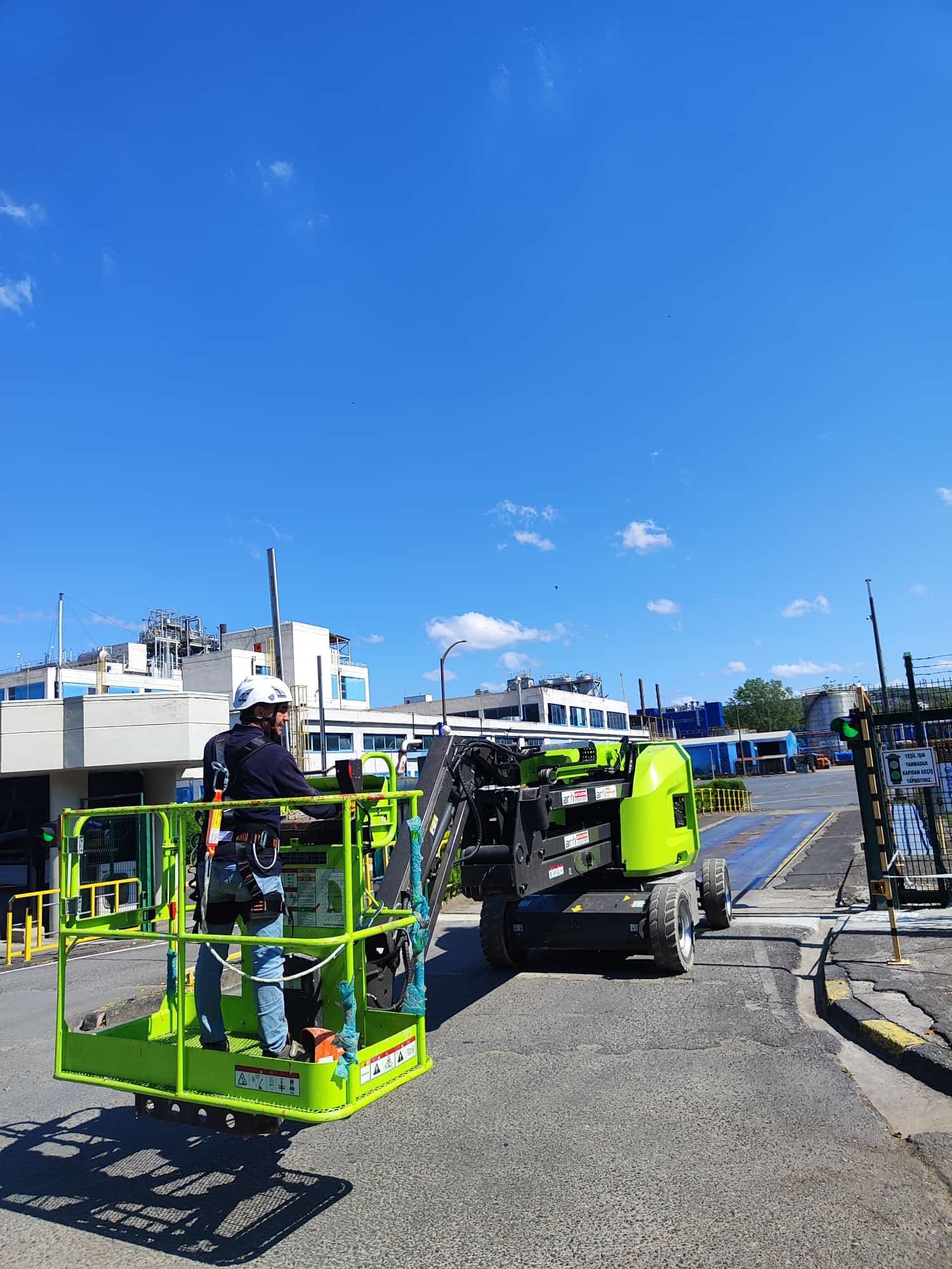 Boom tip platform ile saha çalışması
