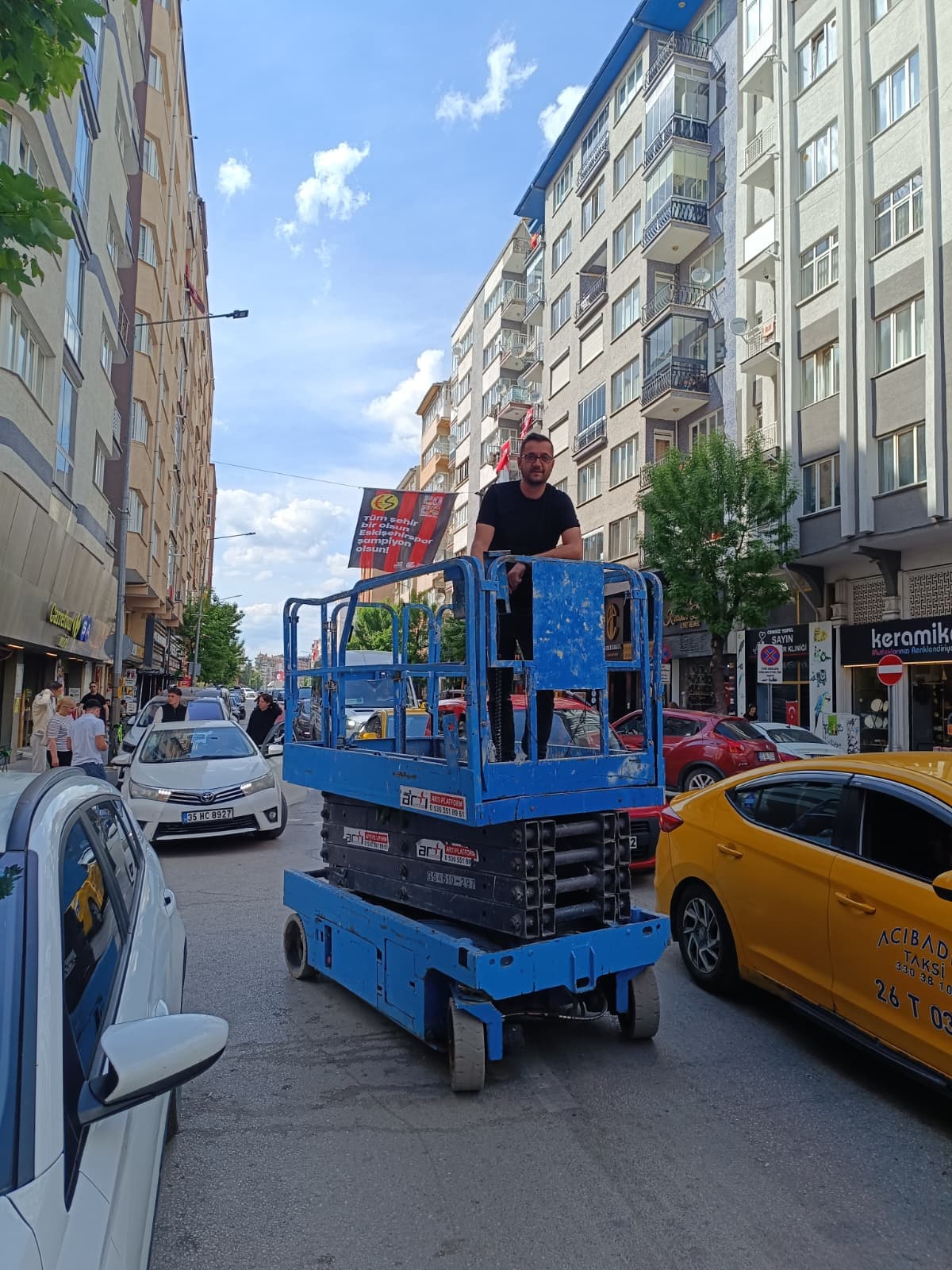 Enerji ve aydınlatma hattı bakımında platform çalışması